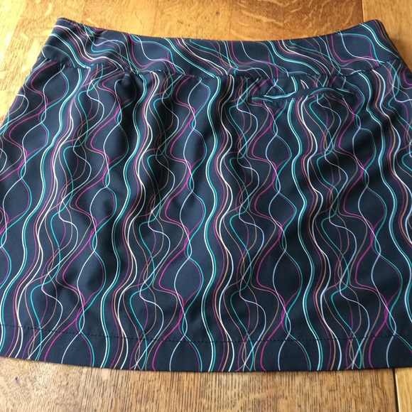 CUTTER AND BUCK GOLF SKORT - Picture 2 of 4